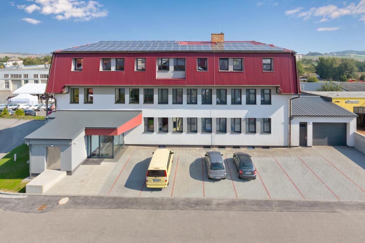Ala Hotel Bystrice nad Pernstejnem Exteriör bild