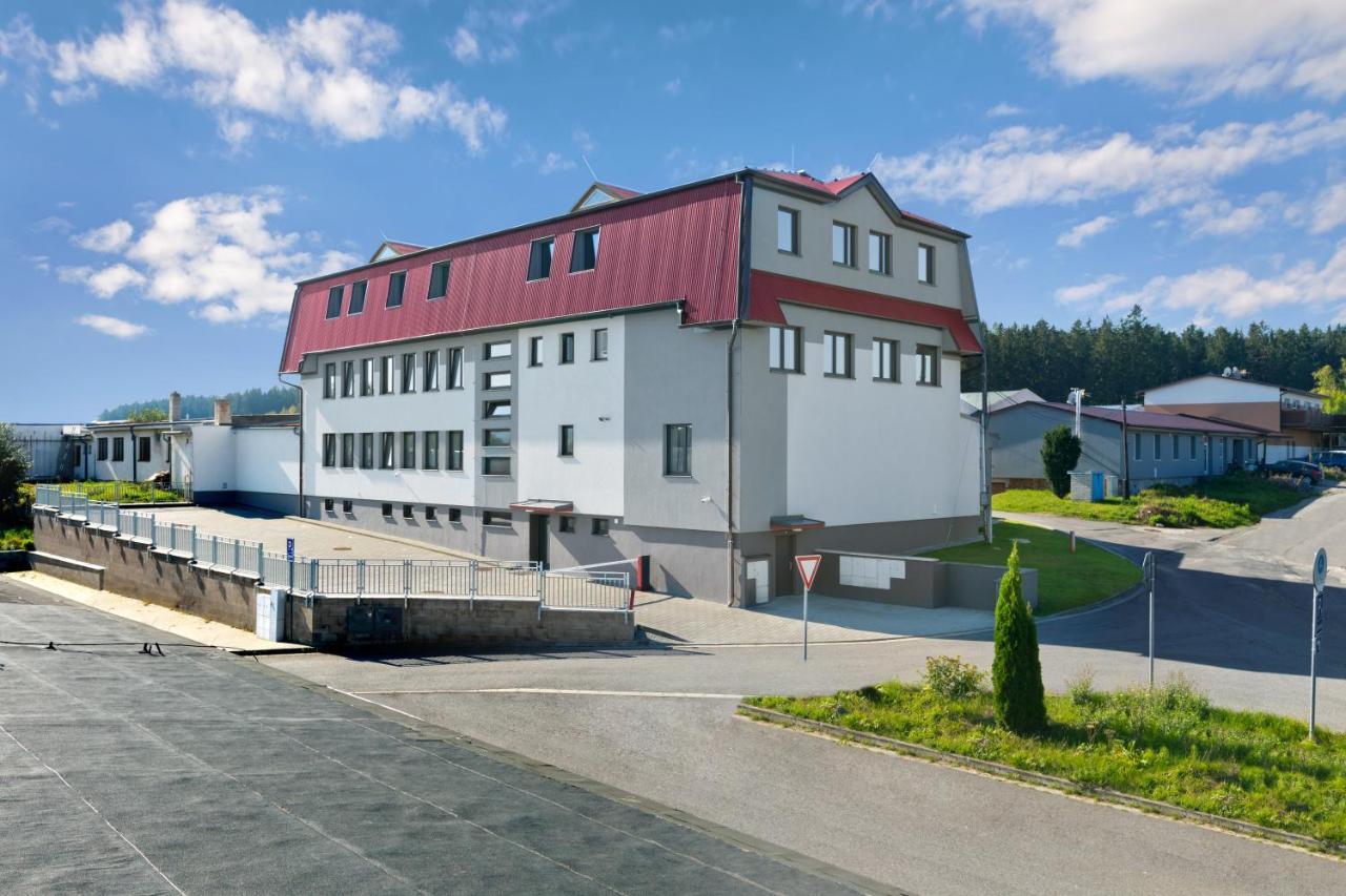Ala Hotel Bystrice nad Pernstejnem Exteriör bild